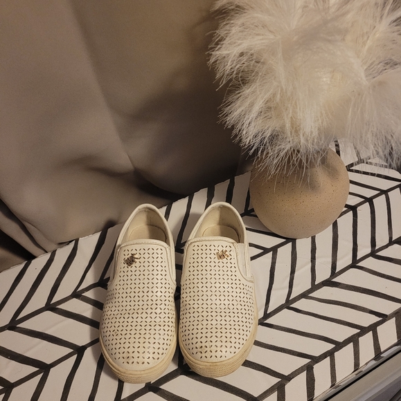 Girls size 13 Michael Kors sneakers - Picture 1 of 3